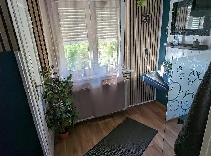 Inselviertel In Bester Lage - Eigener Eingang - Selbstaendiger Check In